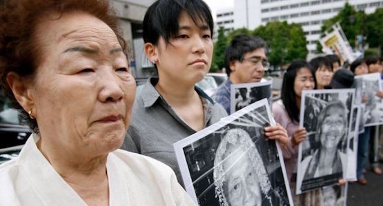 Mujeres-coreanas-Japon-protestas-familiares Historia de una estatua de niña y de una embajada en Seúl