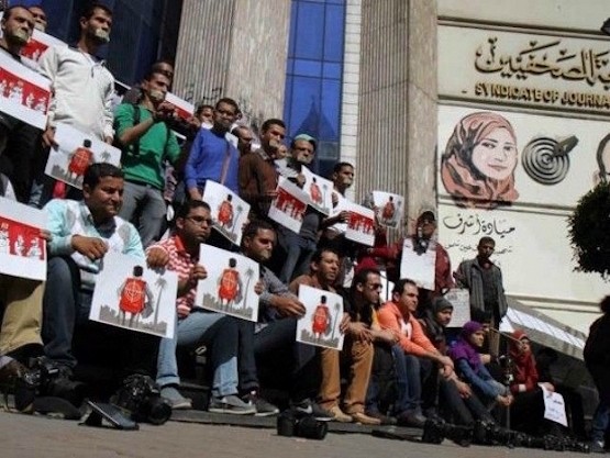 Periodistas del Sindicato de la Prensa de Egipto se manifiestan en apoyo de Ahmed Nayi