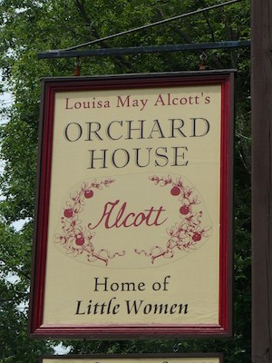 Orchard-House-Louise-May-Alcott-cartel La ruta de “Mujercitas” y la casa de Louise May Alcott, en EEUU