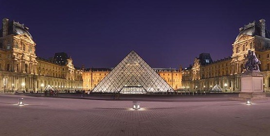 Paris-Louvre-piramide Homenaje a París: las rutas de Cortázar y Sarduy