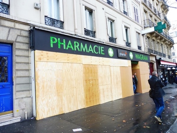 Paris-gilets-jaunes-comercios-protegidos Persiste la movilización de los "gilets jaunes" pese a la represión policial