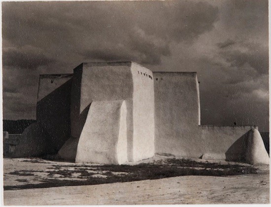 Paul-Strand-Church-Ranchos-de-Taos-New-Mexico-Aperture-Foundation-Inc Paul Strand: fotografías de sus grandes trabajos