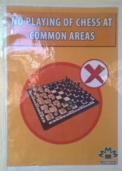 Singapur: cartel de prohibió de jugar al ajedrez en Marine Parade.