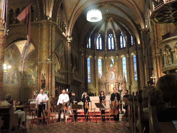 abianco-budapest-iglesia-san-matias-600x450 Budapest y la música en el aniversario de la muerte de Franz Liszt