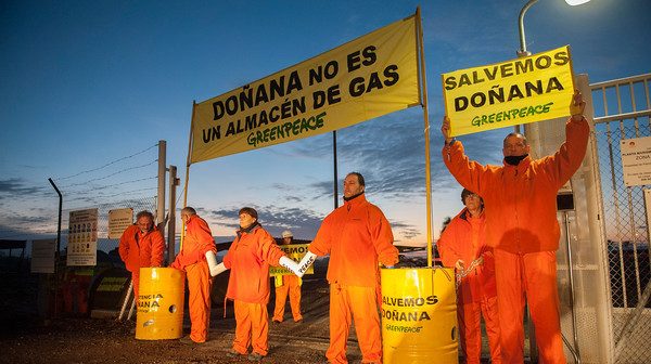 acciun-en-dooana-contra-el-proyecto-de-gas-natural-fenosa-600x336 Doñana: Greenpeace paraliza las obras de Gas Natural Fenosa