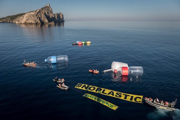 acciun-hacemos-visible-el-pl-c2-b7stico-que-no-vemos-en-nuestros-600x400 Mediterráneo: Greenpeace muestra la contaminación por plásticos