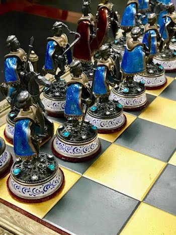 ajedrez-iraq-negras El juego de ajedrez de Saddam Hussein vuelve a Irak