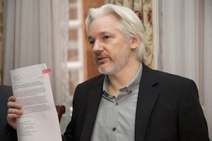 assange_en_conferencia-embajada-Ecuador Assange: acuerdo diplomático entre Ecuador y Suecia