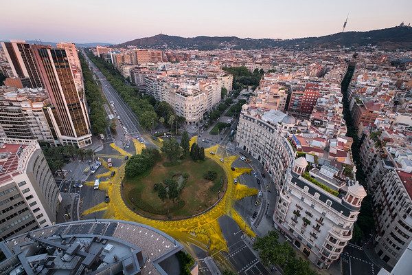 barcelona-sol-renovables-greenpeace-parmestre-600x400 Barcelona amanece con un sol gigante en apoyo a las renovables