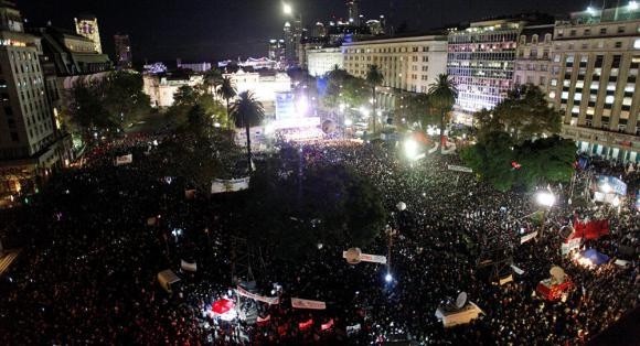 buenos-aires-protestas-20170512-sputnik Argentina: el gobierno mantiene penas contra delitos de lesa humanidad