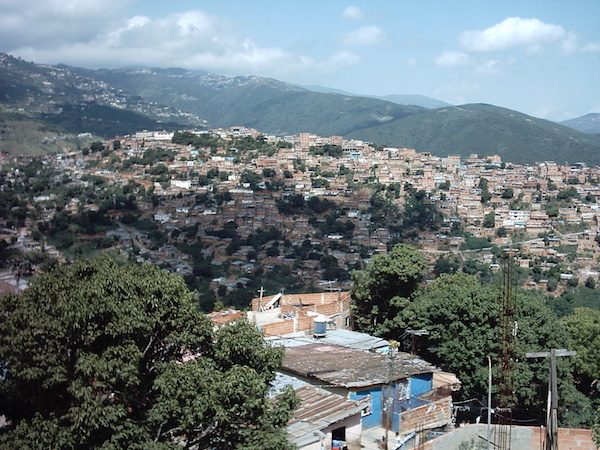 caracas-escalera_omar-ruiz-600x450 Intelectualizar desde la escalera