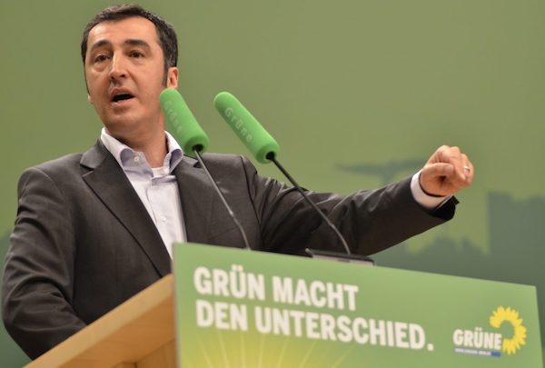 cem-ozdemir-verdes Ataques turcos a un líder político alemán con Armenia de fondo