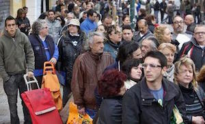 colas-solidarios-valencia-gente Colas del hambre en España