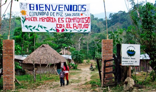 colombia-comunidad-paz-san-jose-apartado-600x355 Paramilitares ocupan territorios que antes controlaban las FARC