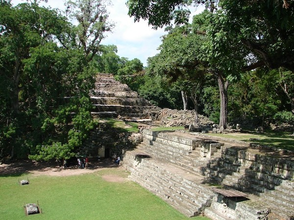 copan-ruinas-foresta-abianco Copán, una ciudad maya donde el pasado es futuro