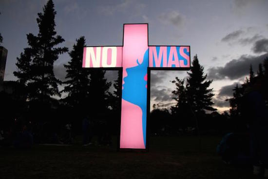 cruces-rosas-Quito-femicidio “No más cruces rosadas”: campaña contra el femicidio en Quito