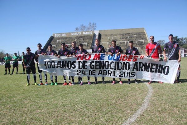 deportivo-armenio-pancarta-centenario-genocidio-600x400 Armenia y fútbol en la diáspora