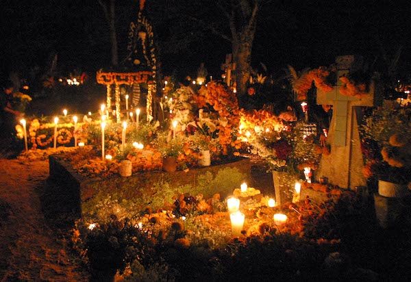 dia-muertos-600x412 Día de los muertos, tradición mexicana y latinoamericana