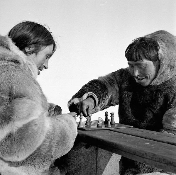 esquimales-ajedrez-groenlandia-600x597 El ajedrez azul de Groenlandia