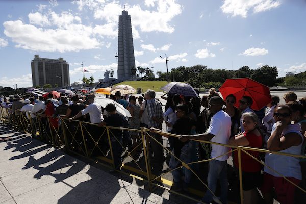 fidel-castro-honras-funebres-colas-600x400 Fidel Castro: despedida popular rompe dos días de silencio