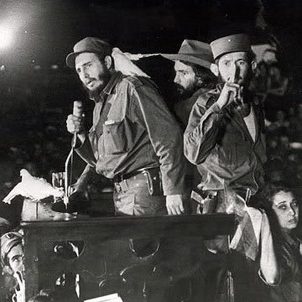 fidel-castro-palomas-600x600 Fidel Castro: la Revolución se queda sin su fundador y líder histórico