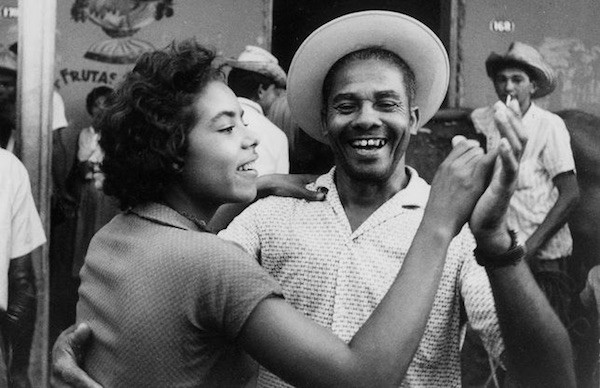 fotograma-salut-cubains-agnes-varda Por un cine imposible. Documental y vanguardia en Cuba