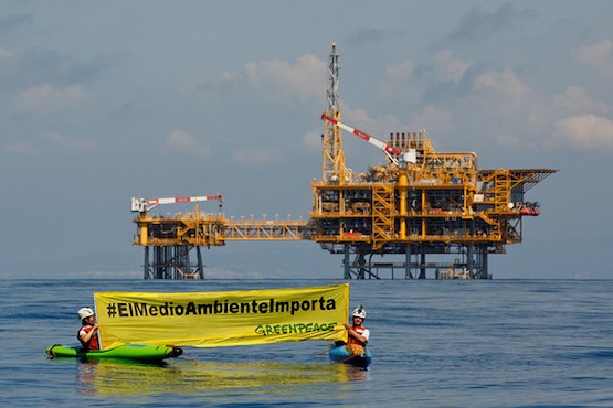 greenpeace-castor-mediombiente España gasta los recortes sociales en apoyar industrias sucias