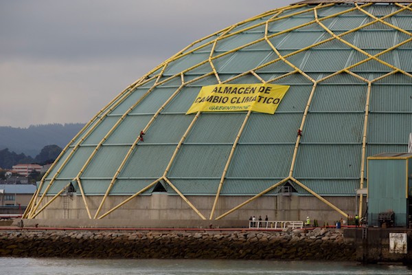 greenpeace-coruna-almacen-carbon Greenpeace bloquea el almacén de carbón del puerto de A Coruña