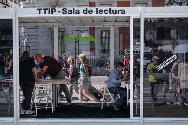 greenpeace-ttip-sala-lectura-madrid-600x400 TISA: la desregulación mina la democracia y amenaza el medioambiente