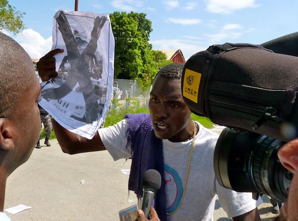 haiti-protestas-onu-colera-aherz-ips ONU admite responsabilidad en la epidemia de cólera de Haití