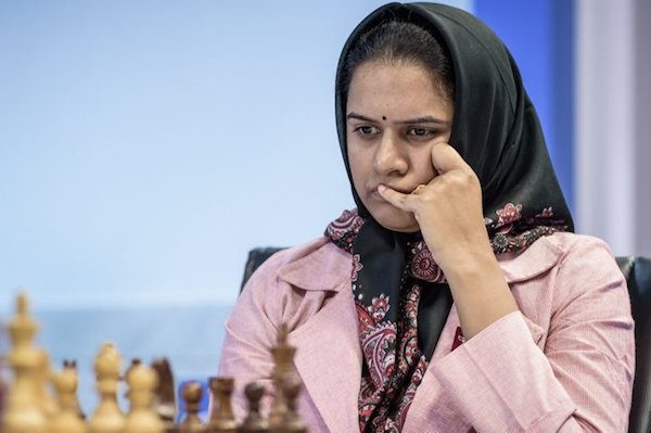 humpy-koneru-hiyab-teheran-600x399 Polémica por el hiyab en el Mundial de ajedrez femenino (II)
