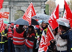 image4 Huelga y manifestaciones en España para mantener el servicio público de Correos