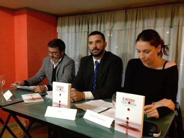 jose-maria-espinar-mesa-moles-presenta José María Espinar premio de novela negra Ciudad de Getafe