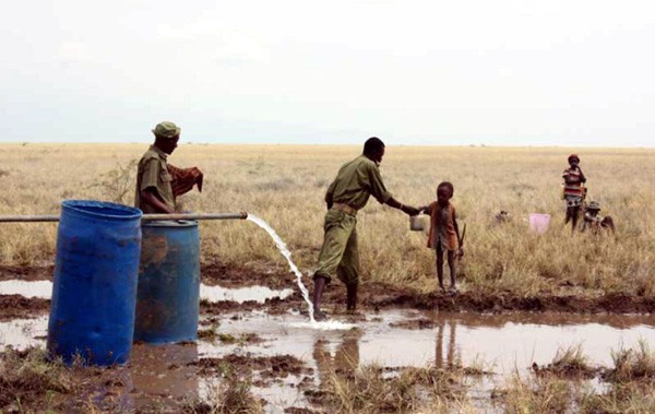 kenia-lotikipi-pozo-agua Desertificación: luchar o a huir