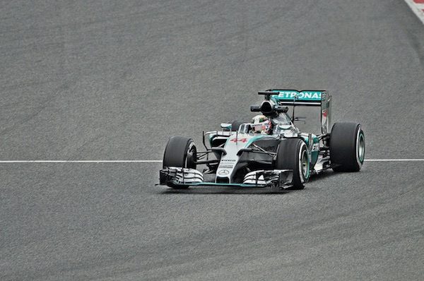 lewis-hamilton-mercedes-cc-by-2-0-alberto-g-rovi-600x398 Hamilton vuelve a reinar en la F1