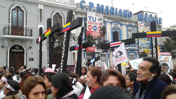 lima-manifestacion-mujeres-ago-2016-nmelgarejo-ips Perú rechaza la violencia contra la mujer