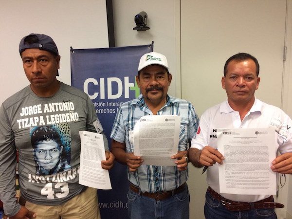 mexico-desaparecidos-familiares-600x450 México: miles de desaparecidos y las autoridades tranquilas
