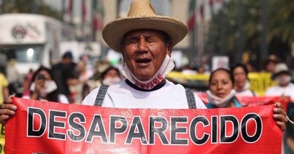 mexico-desaparecidos-pancarta México: miles de desaparecidos y las autoridades tranquilas