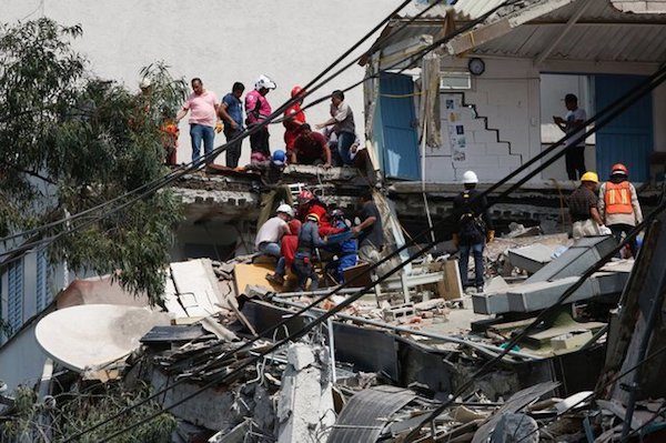 mexico-terremoto-20170919-desescombro-600x399 Fuerte terremoto en México 32 años después de un gran desastre