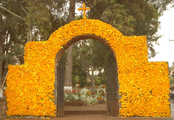 michoacan-panteon Día de los muertos, tradición mexicana y latinoamericana