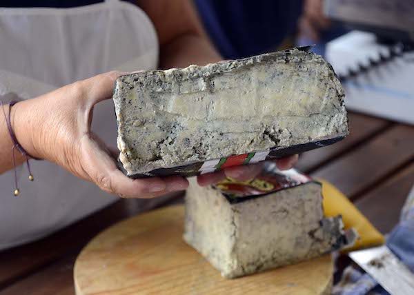 mondelo-cabrales-queso-2016-premio-600x428 Cabrales: 11.000 euros por un queso de 2,5 kilos