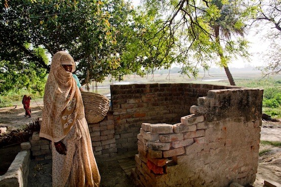 mujer-dalit-retrete-India-Foto-SVenkatraman-IPS Millones de personas sin retrete