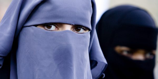 niqab-600x300 Prohibido el niqab en Bélgica