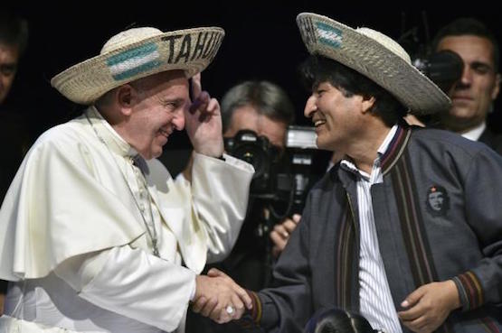 papa-Francisco-Evo-Morales-Bolivia El papa Francisco pide perdón por los crímenes de la Iglesia en América