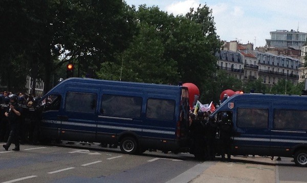 paris-mani-23j-calles-cerradas-furgones París: los sindicatos cercados por los antidisturbios