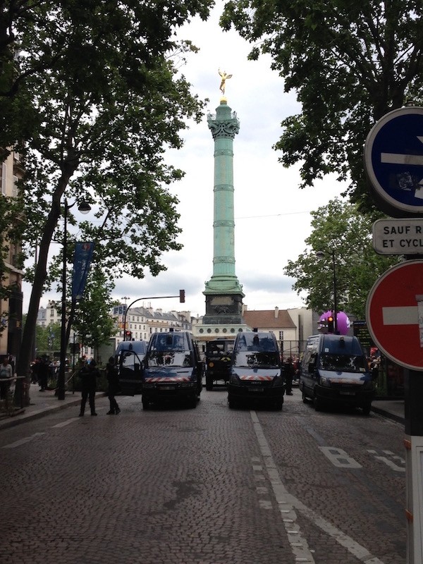 paris-republica-policia Reforma laboral en Francia: 50 000 manifestantes en París