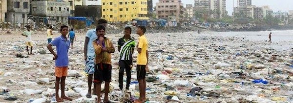 pnuma-mar-plastico-playa-versova-mumbai-600x211 Mar de plástico: la ONU quiere acabar la contaminación marina