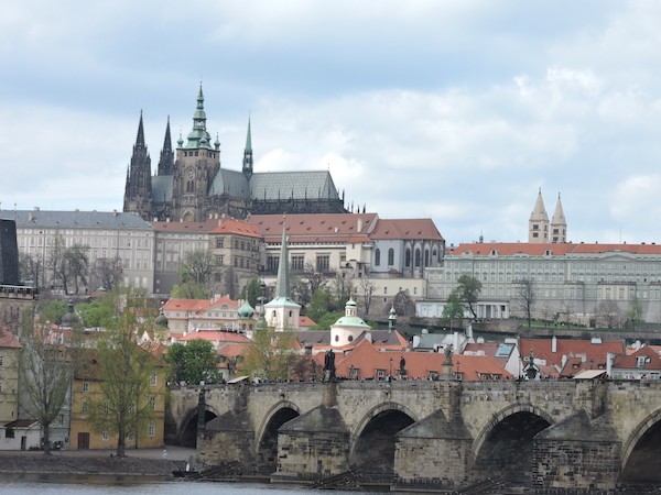 praga-puente-iglesia-tyn Kafka y Praga