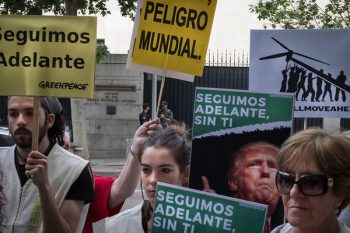 protesta-contra-trump-por-la-salida-de-eeuu-del-acuerdo-del-clima-de-paris-350x233 Greenpeace recrimina a Trump por abandono de los acuerdos de París