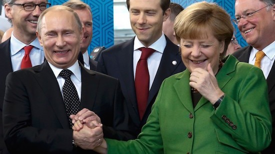 putin-merkel-risas El ocaso de la Fortaleza Europa